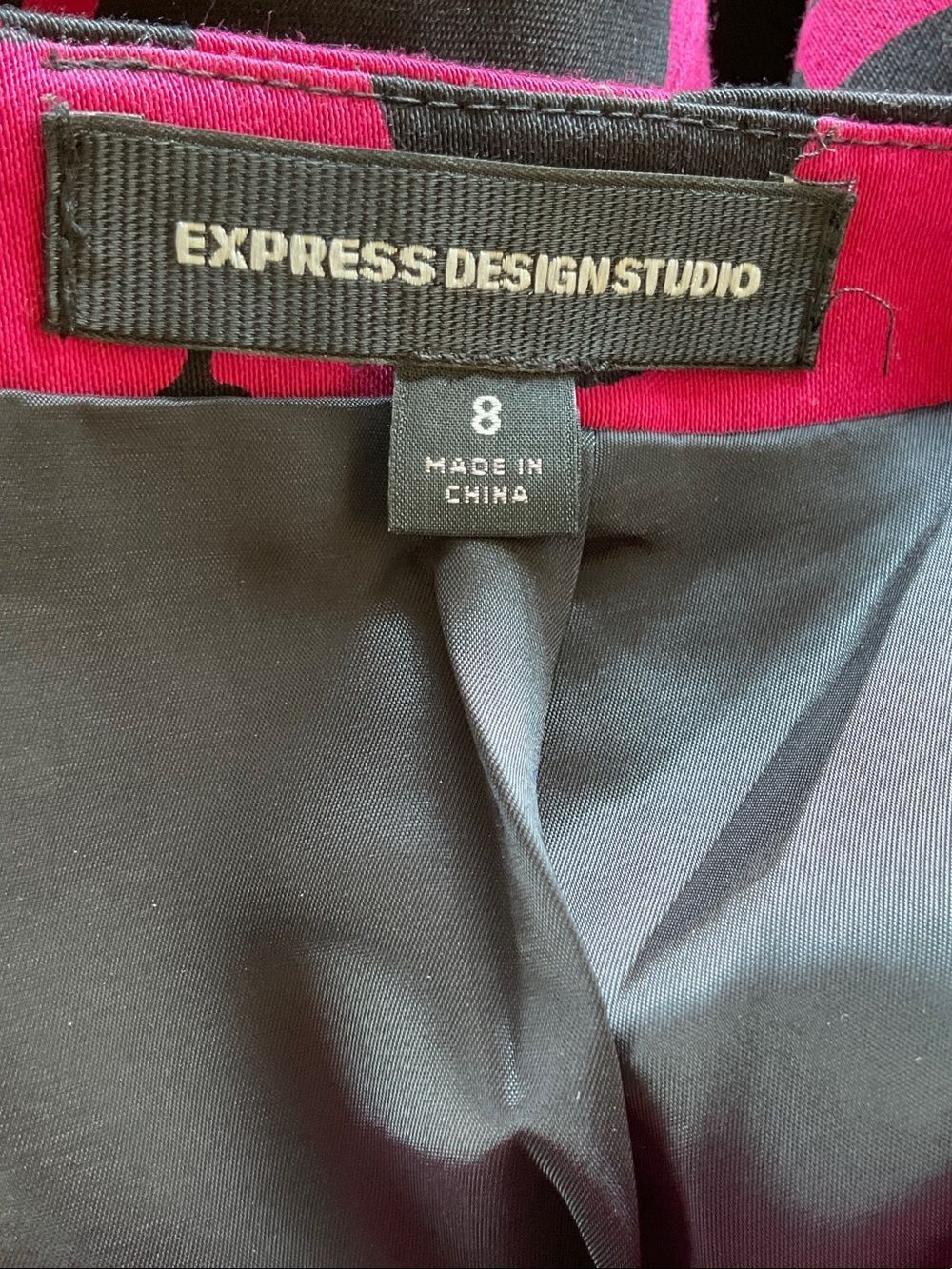 Take 50% OFF-Express Bold Pink and Black Floral Pencil Skirt, Size-8 - Picture 6 of 7